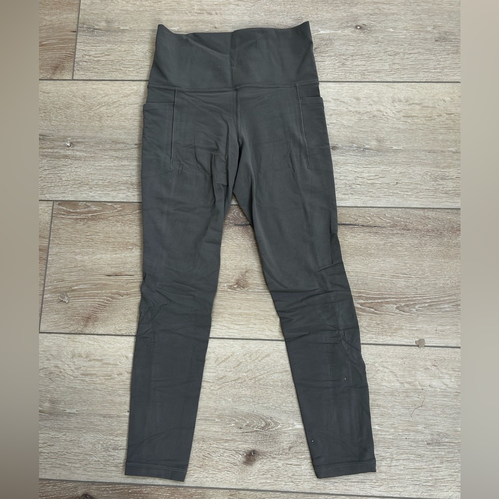 Athleta Salutation stash pocket II 7/8 legging
